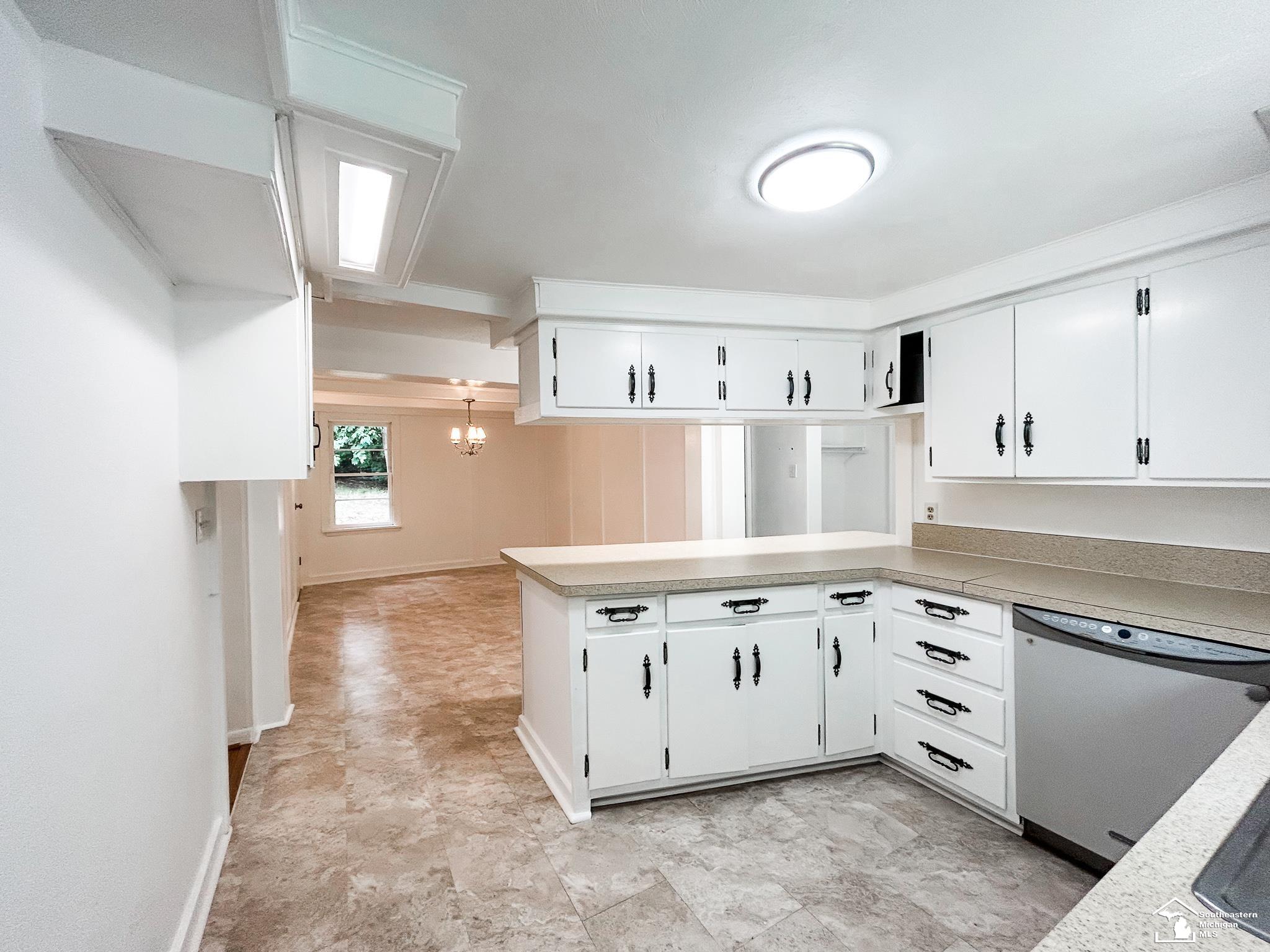 2980 West Sterns Road Lambertville, MI 48144 - Photo 18 of 79 50113784-17.JPG