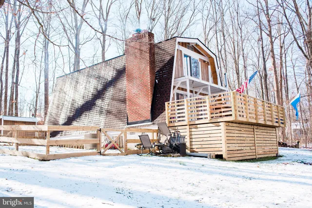 a view of a building entrance