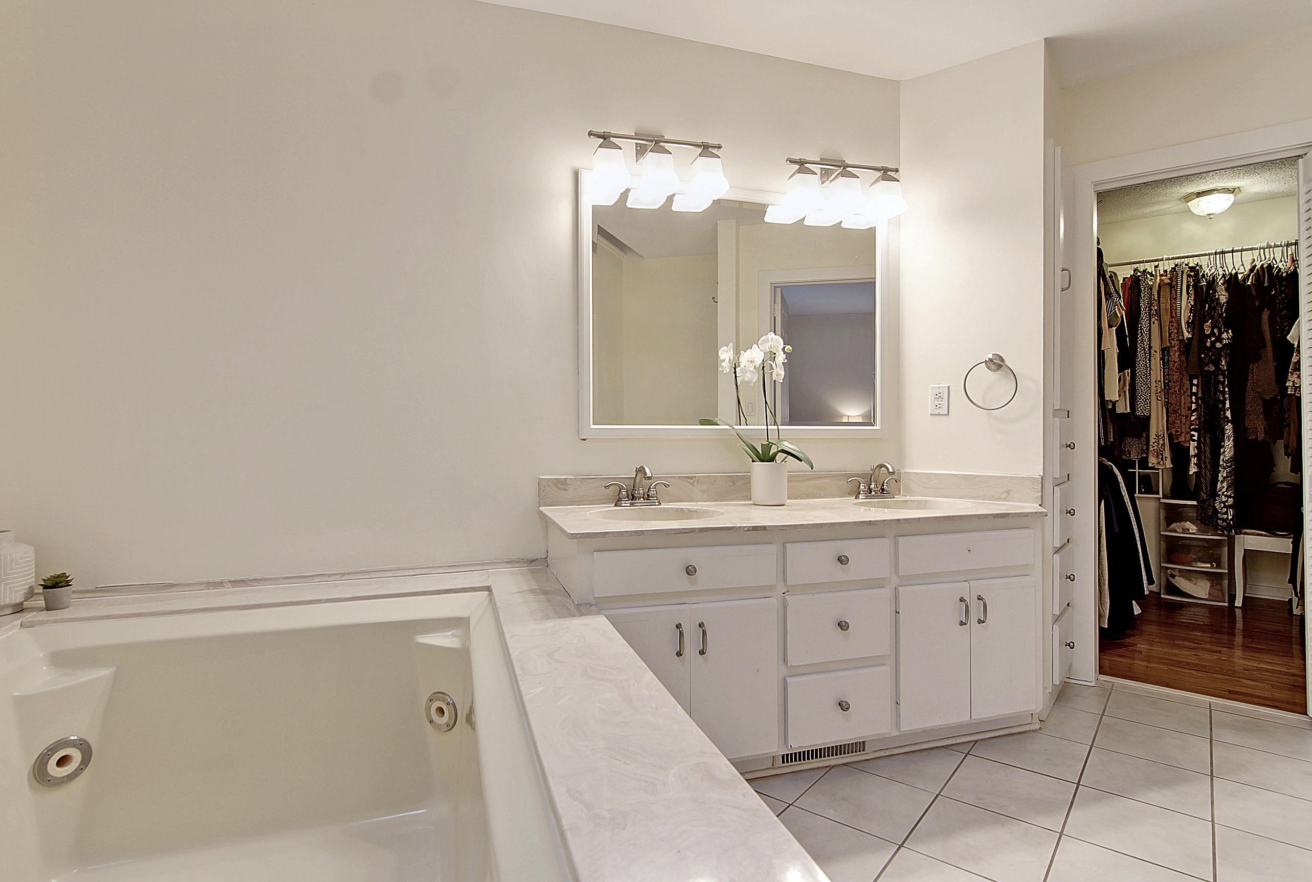 808 Milldenhall Road Mount Pleasant, SC 29464 - Photo 38 of 64 Main Bedroom Tub
