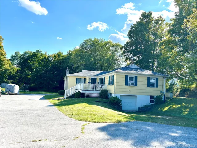 a view of a house with a backyard