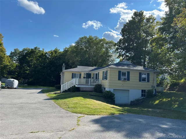 $2,150 | 102 Overocker Road, Unit 2, Poughkeepsie, NY 12603