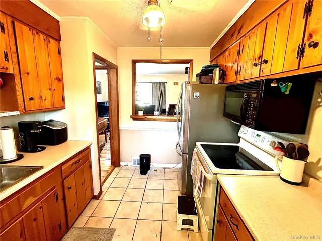 $2,150 | 102 Overocker Road, Unit 2, Poughkeepsie, NY 12603