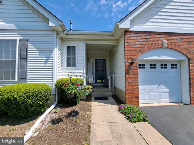 $389,000 | 14 Goldfinch Drive, Hamilton, NJ 08690