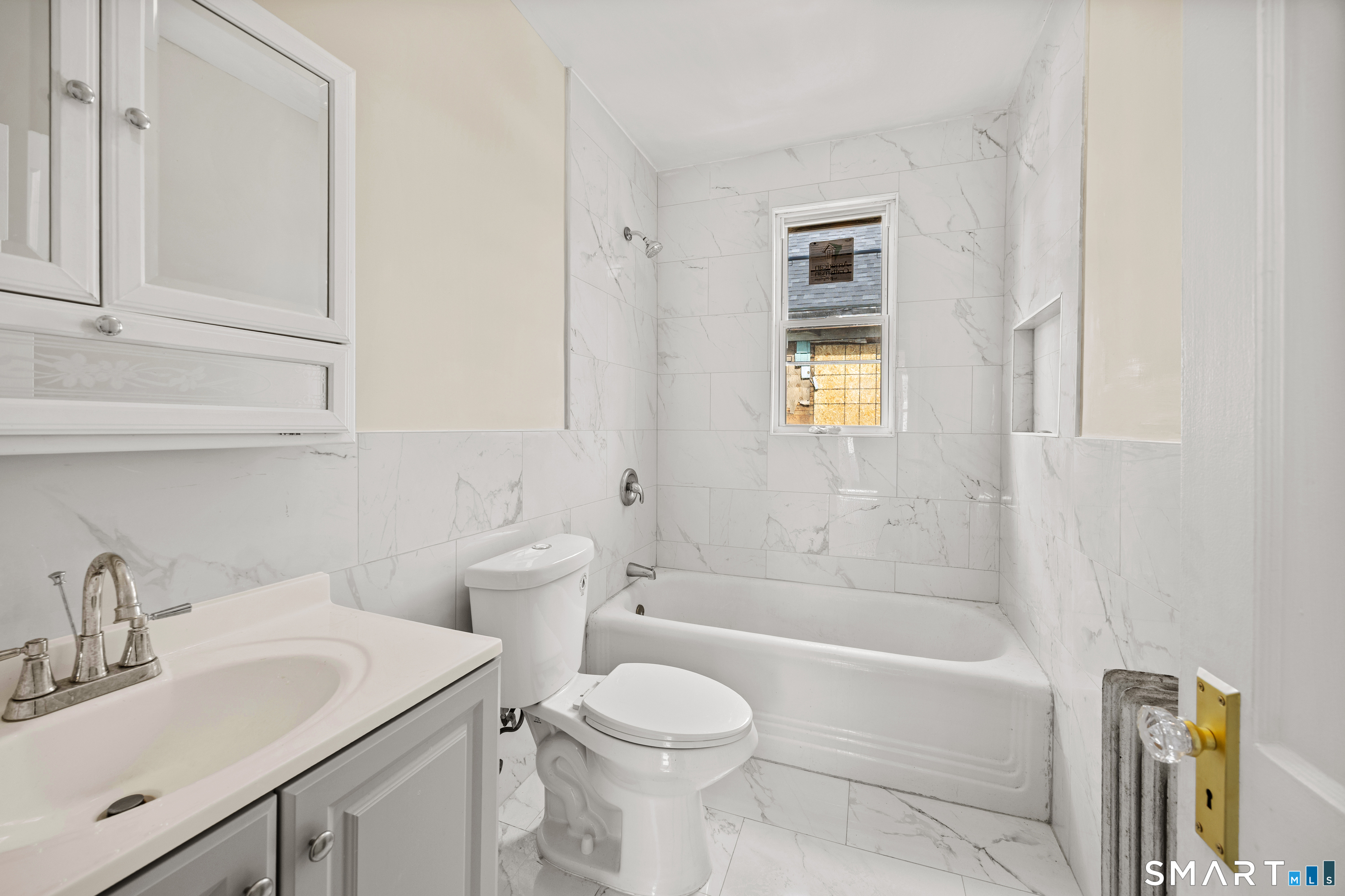 744 Park Street Bridgeport, CT 06608 - Photo 7 of 21 a bathroom with a sink toilet and bathtub