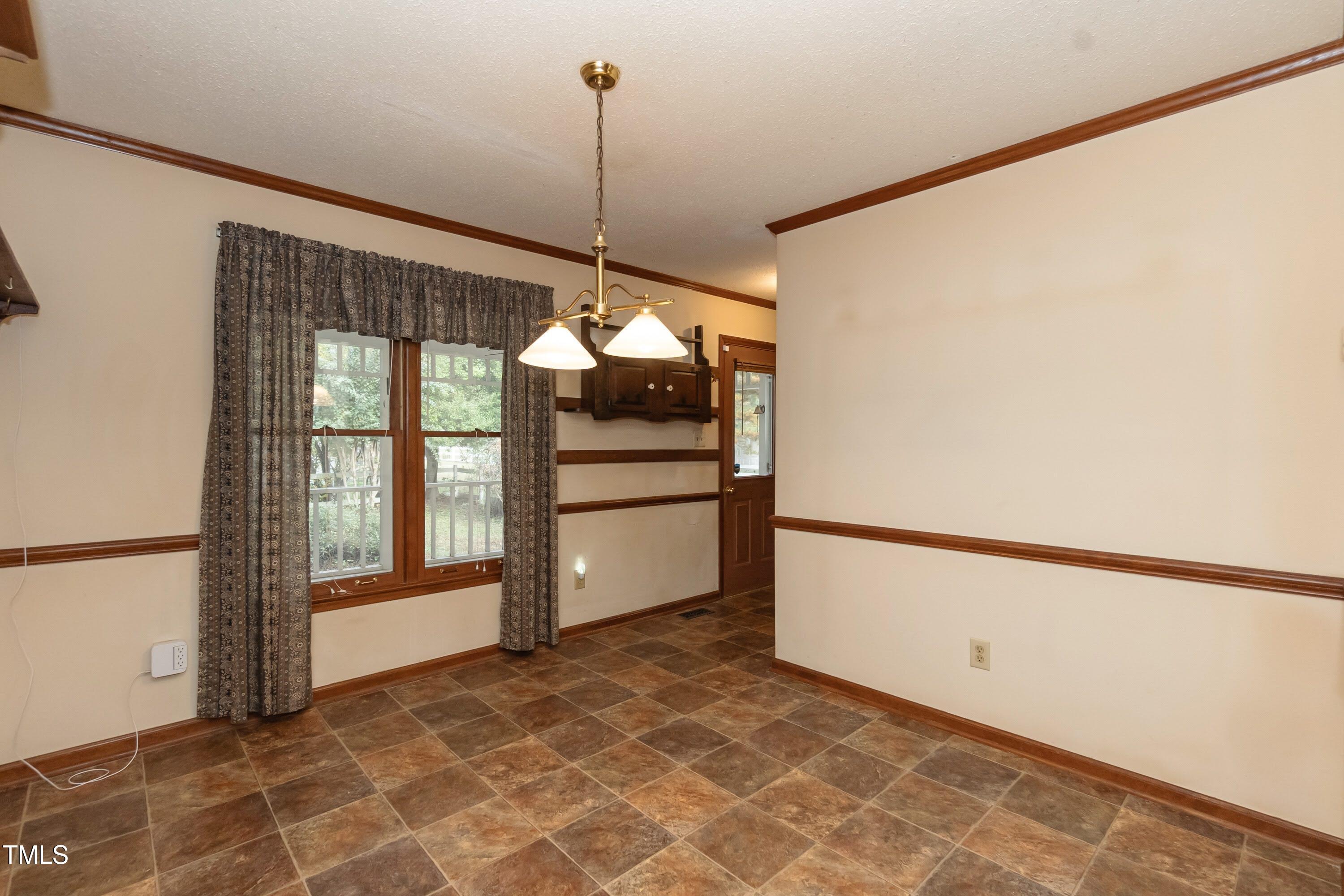 2246 Ranch Road Clayton, NC 27520 - Photo 9 of 39 Dining 01