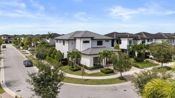 $1,290,000 | 15450 Northwest 88th Avenue, Miami Lakes, FL 33018
