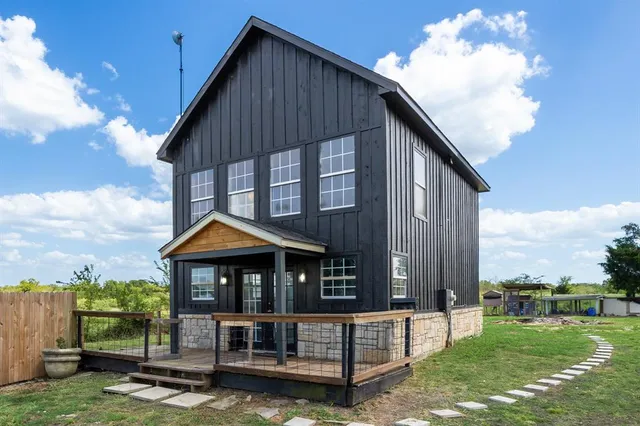 $639,999 | 32150 Farm To Market 429, Terrell, TX 75161