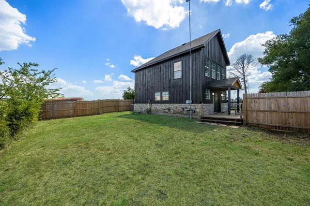 $639,999 | 32150 Farm To Market 429, Terrell, TX 75161
