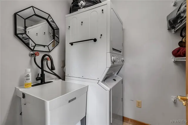 $699,900 | 12997 Centerline Road, Wales, NY 14139