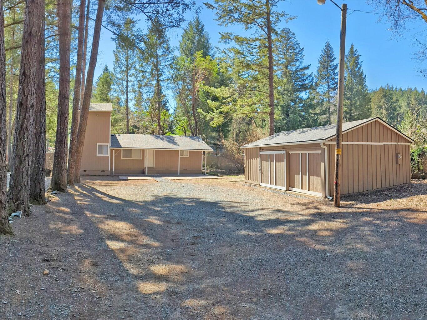 315 South Old Stage Road Cave Junction, OR 97523 - Photo 2 of 27 20240406183507597031000000-o