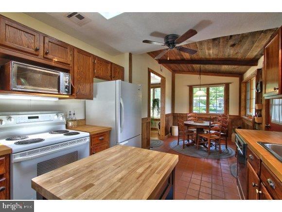 148 Riptide Avenue Manahawkin, NJ 08050 - Photo 11 of 24 Gallery Image 11
