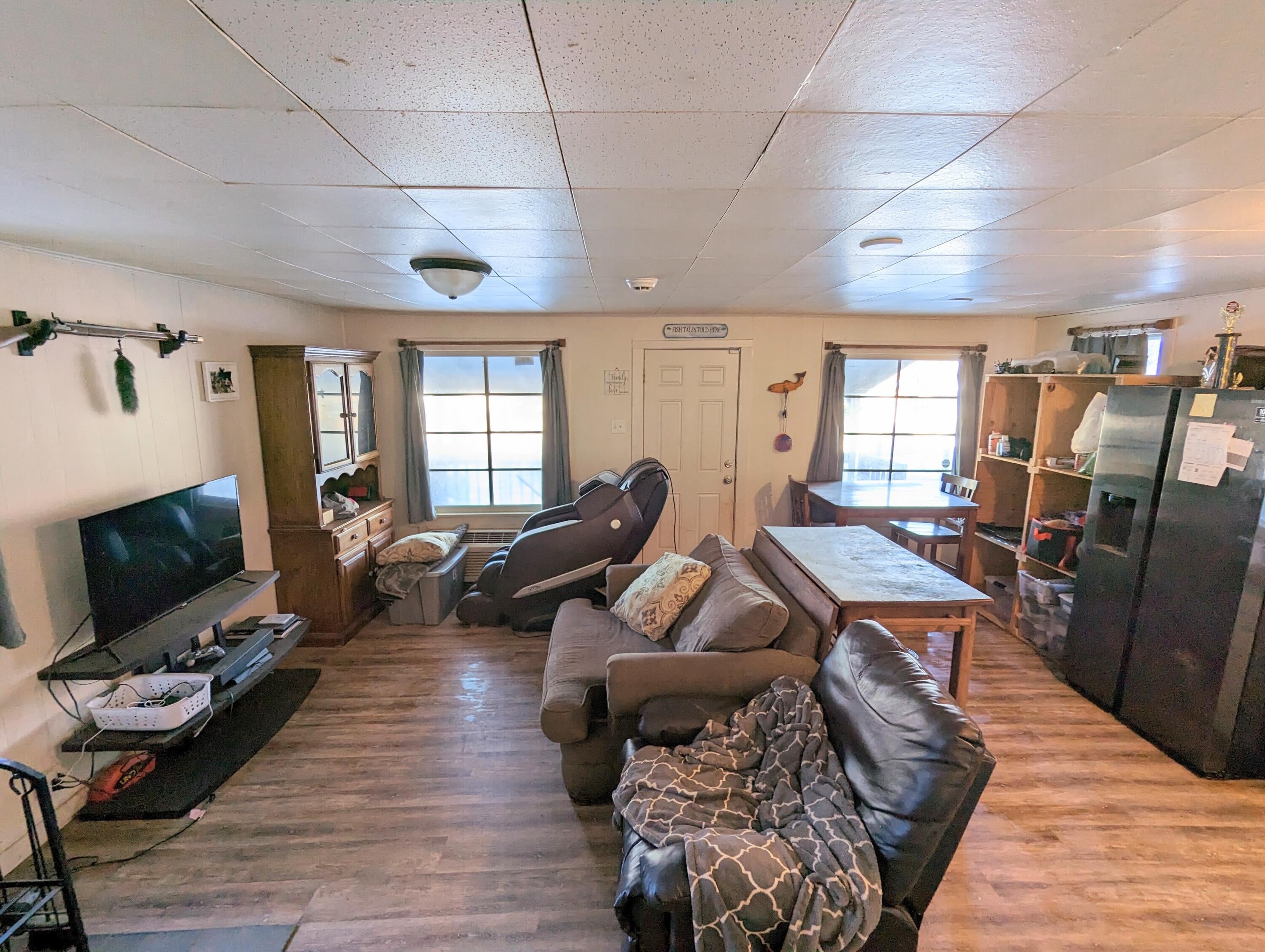 154 Red Hill Road Glendale, OR 97442 - Photo 9 of 18 Living Room