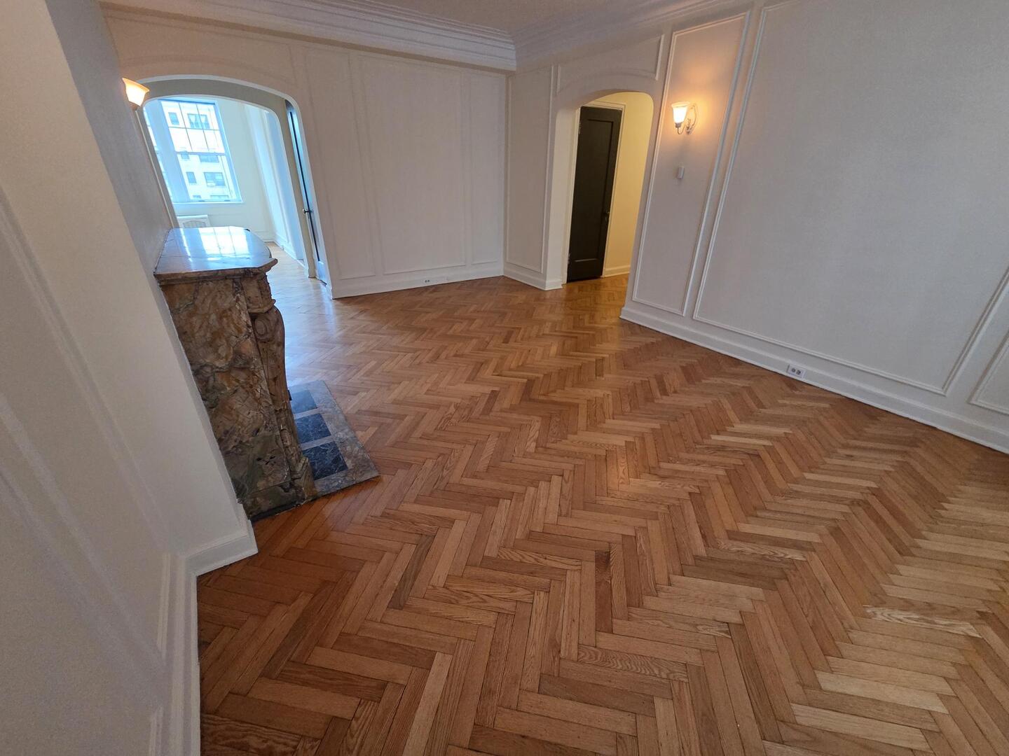 421 West Melrose Street, Unit 5D Chicago, IL 60657 - Photo 11 of 29 a view of entryway with wooden floor