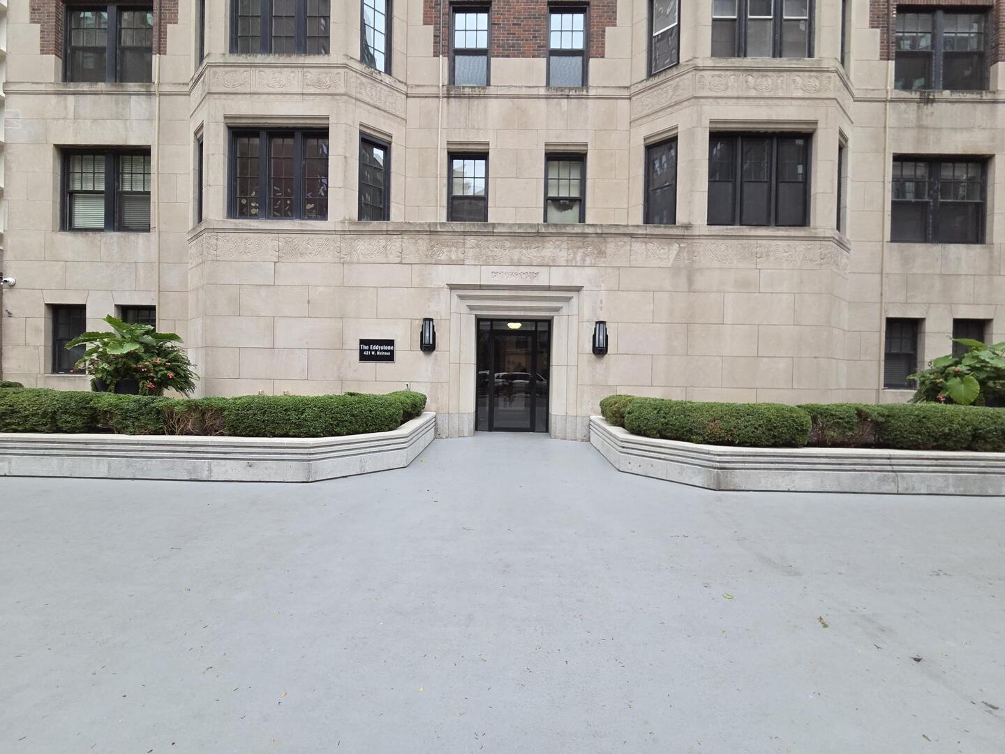 421 West Melrose Street, Unit 5D Chicago, IL 60657 - Photo 2 of 29 a view of a white building with fountain in front of it