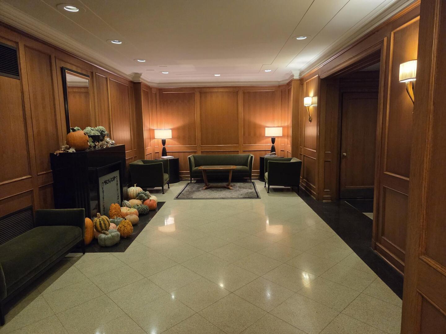 421 West Melrose Street, Unit 5D Chicago, IL 60657 - Photo 3 of 29 a lobby with furniture and window