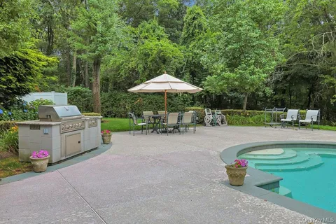 $3,650,000 | 9 Old Woods Drive, Harrison, NY 10528