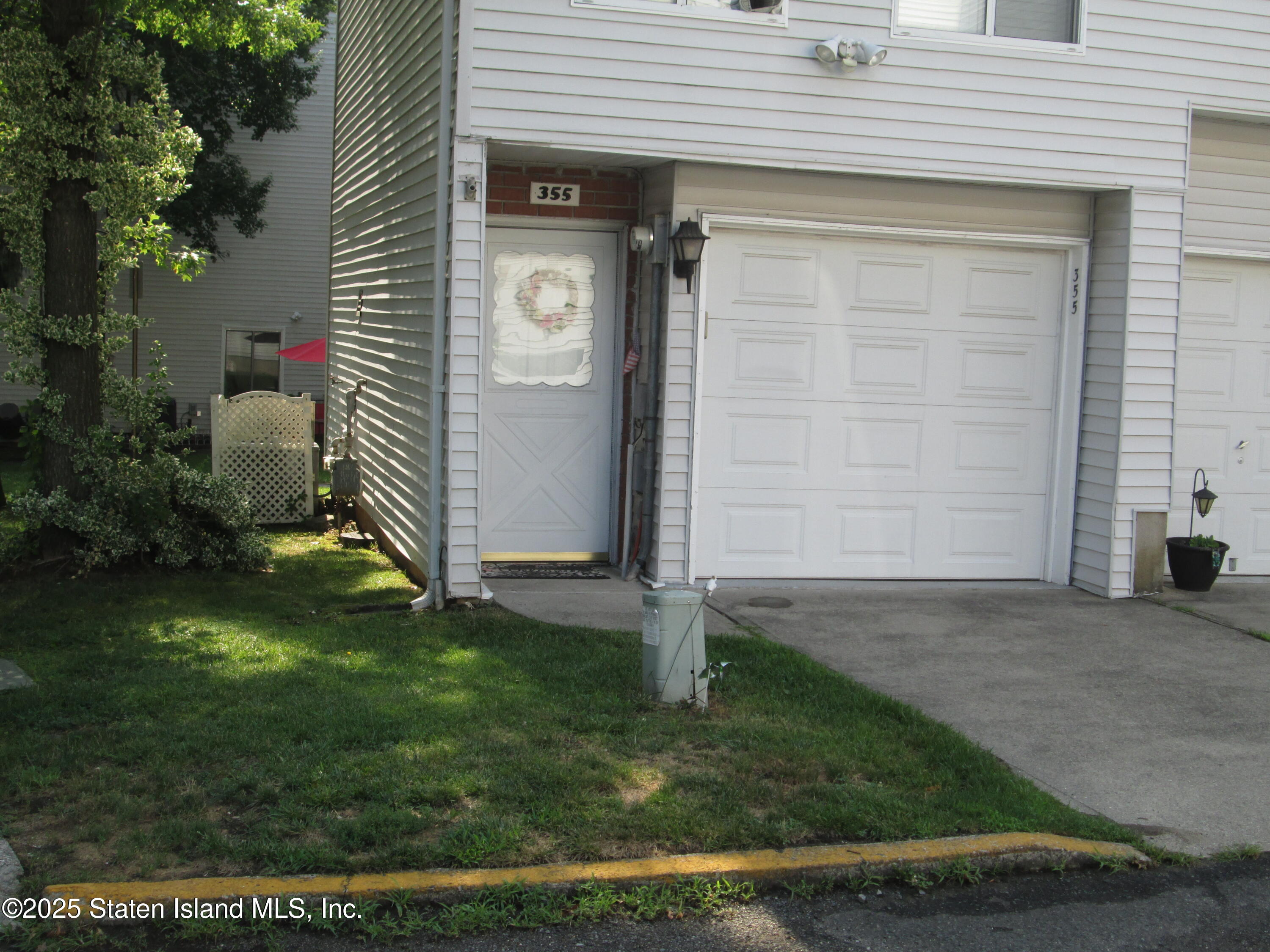 355 Ilyssa Way Staten Island, NY 10312 - Photo 3 of 12 a view of backyard of the house