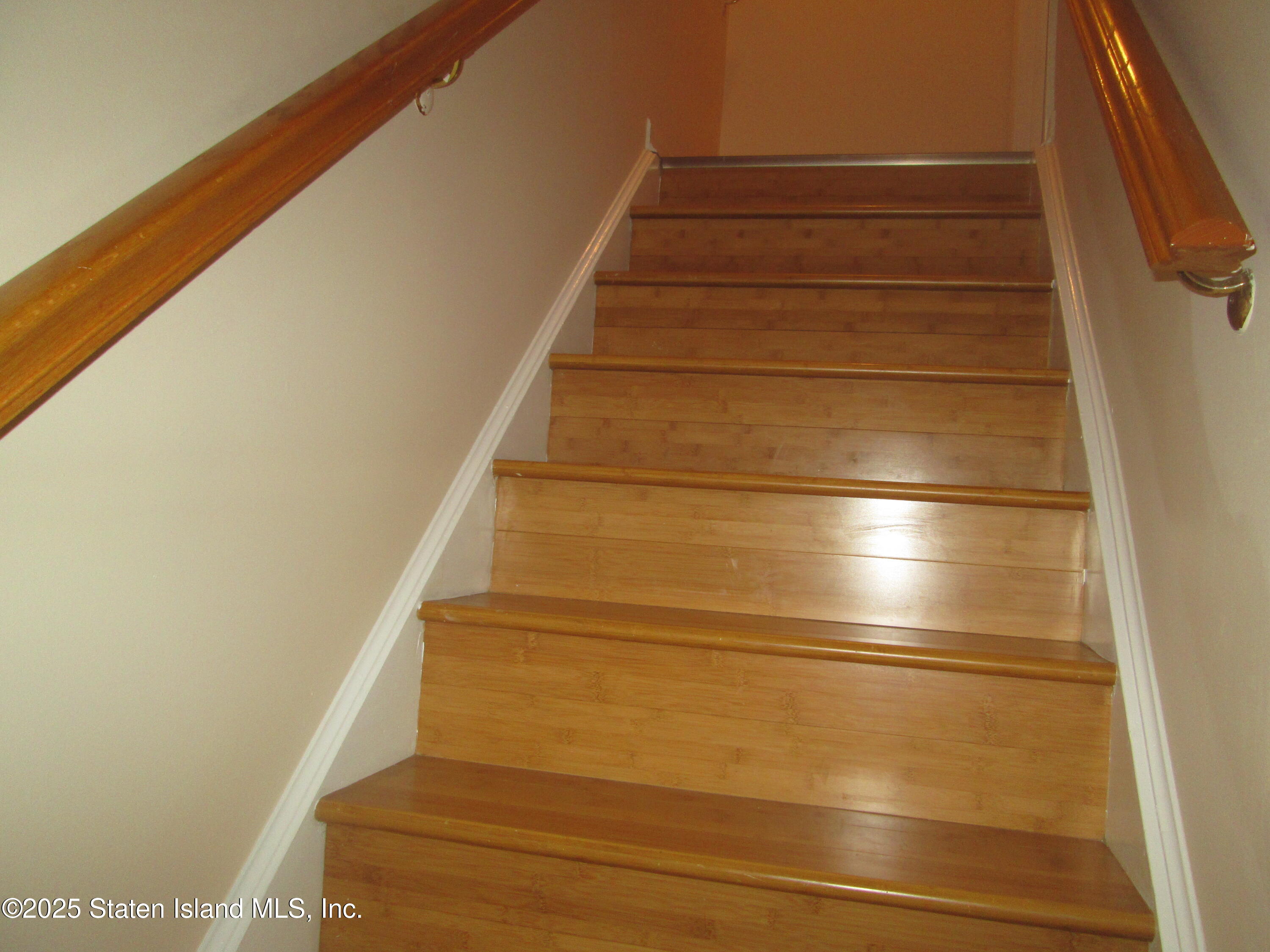 355 Ilyssa Way Staten Island, NY 10312 - Photo 7 of 12 a view of entryway