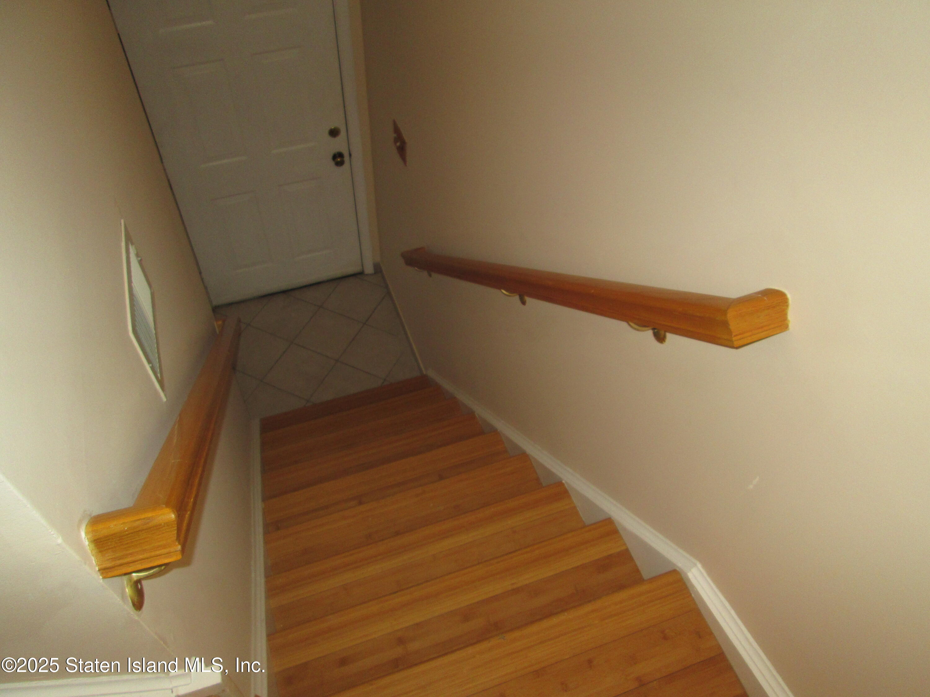 355 Ilyssa Way Staten Island, NY 10312 - Photo 8 of 12 a view of entryway
