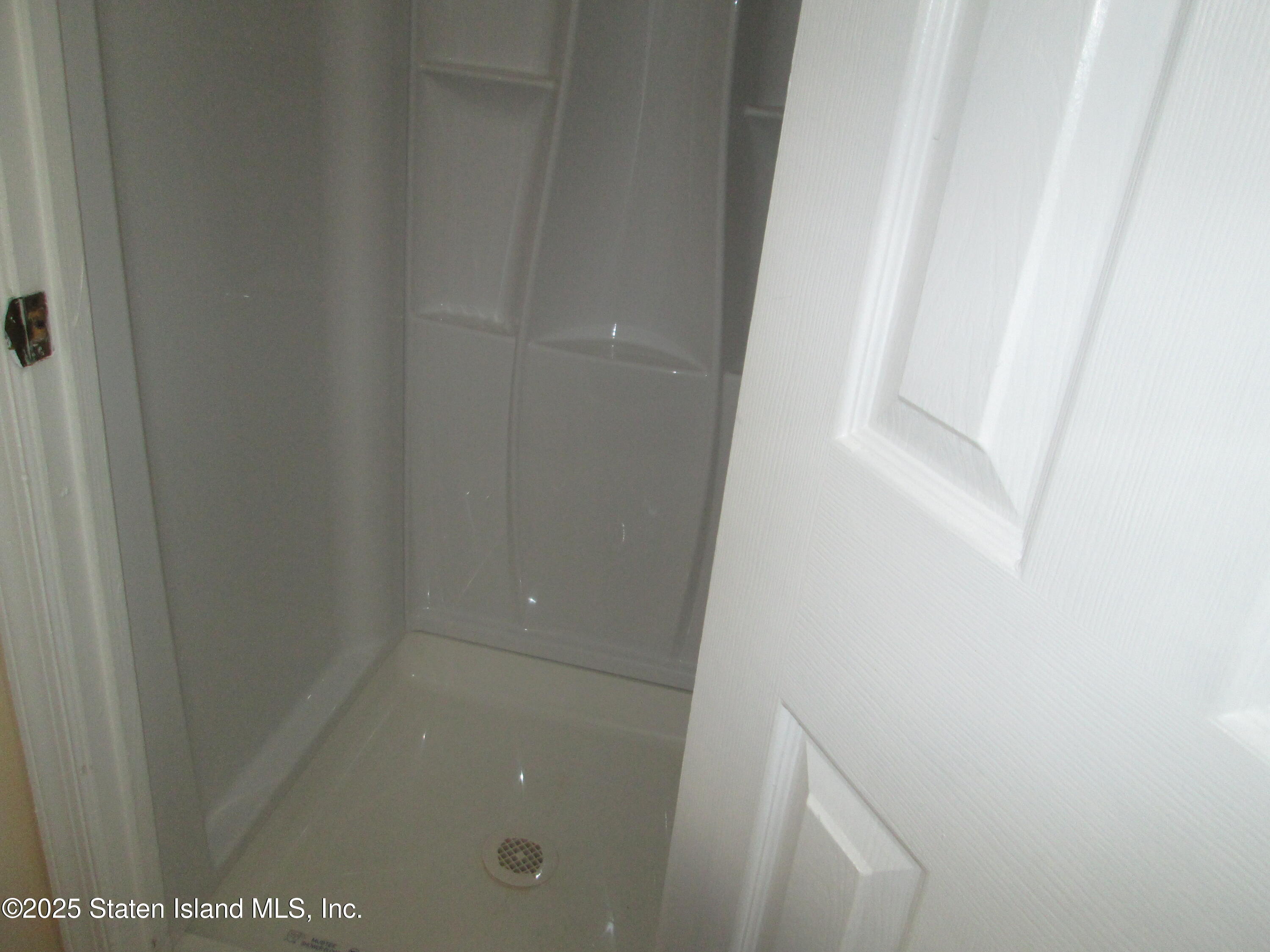 355 Ilyssa Way Staten Island, NY 10312 - Photo 9 of 12