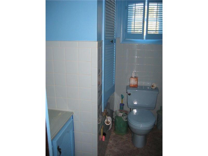 Full Bath. 