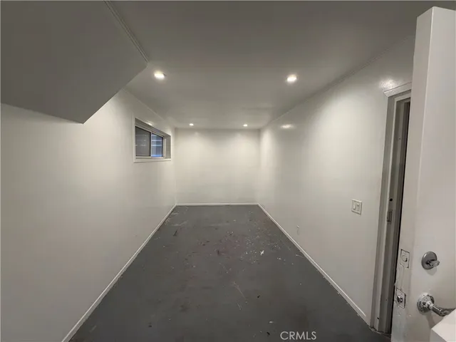 a view of a parking area