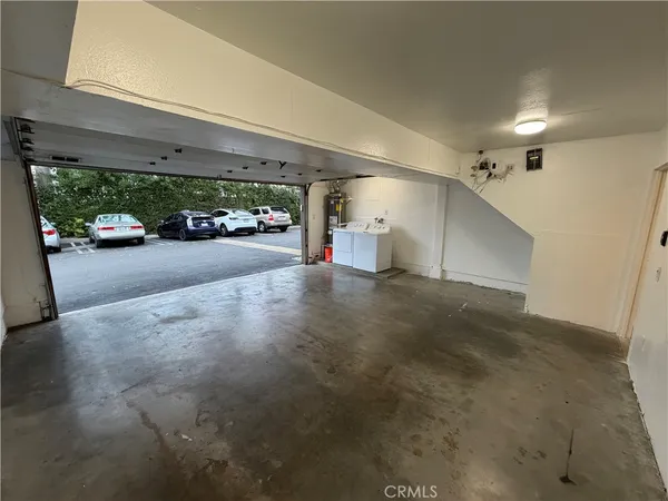 $3,250 | 18333 Hatteras Street, Unit 62, Tarzana, CA 91356