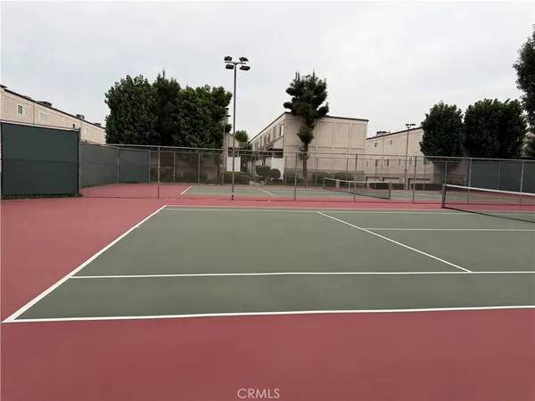 $3,250 | 18333 Hatteras Street, Unit 62, Tarzana, CA 91356