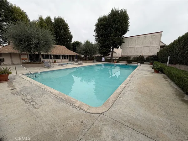 $3,250 | 18333 Hatteras Street, Unit 62, Tarzana, CA 91356
