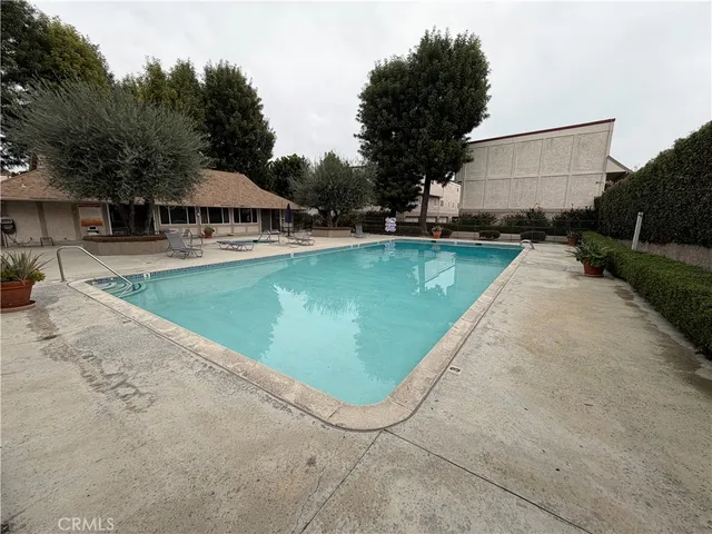 $3,400 | 18333 Hatteras Street, Unit 62, Tarzana, CA 91356