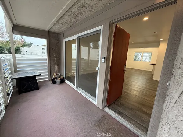 $3,250 | 18333 Hatteras Street, Unit 62, Tarzana, CA 91356