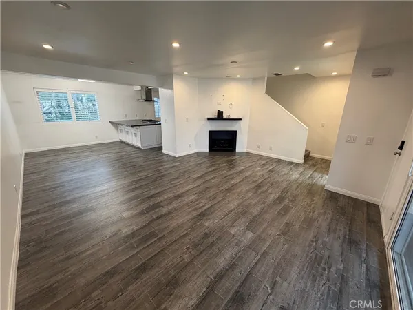 $3,250 | 18333 Hatteras Street, Unit 62, Tarzana, CA 91356