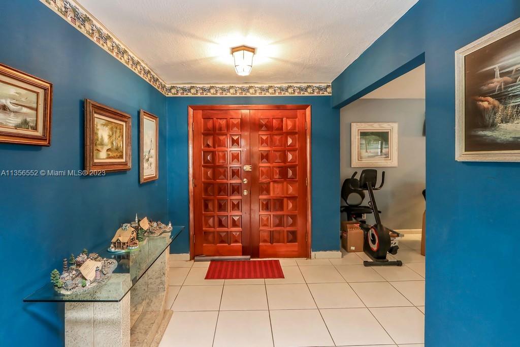 Redlands Homestead, FL 33031 - Photo 5 of 36 a room with gym equipment and a chandelier