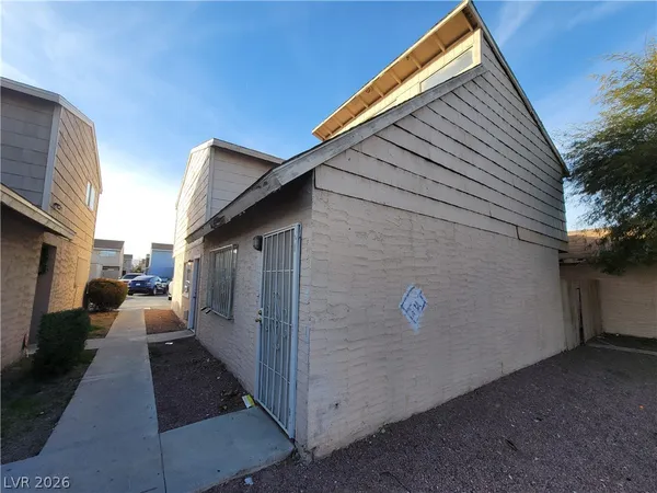 $1,045 | 5126 Golden, Unit A, Las Vegas, NV 89119