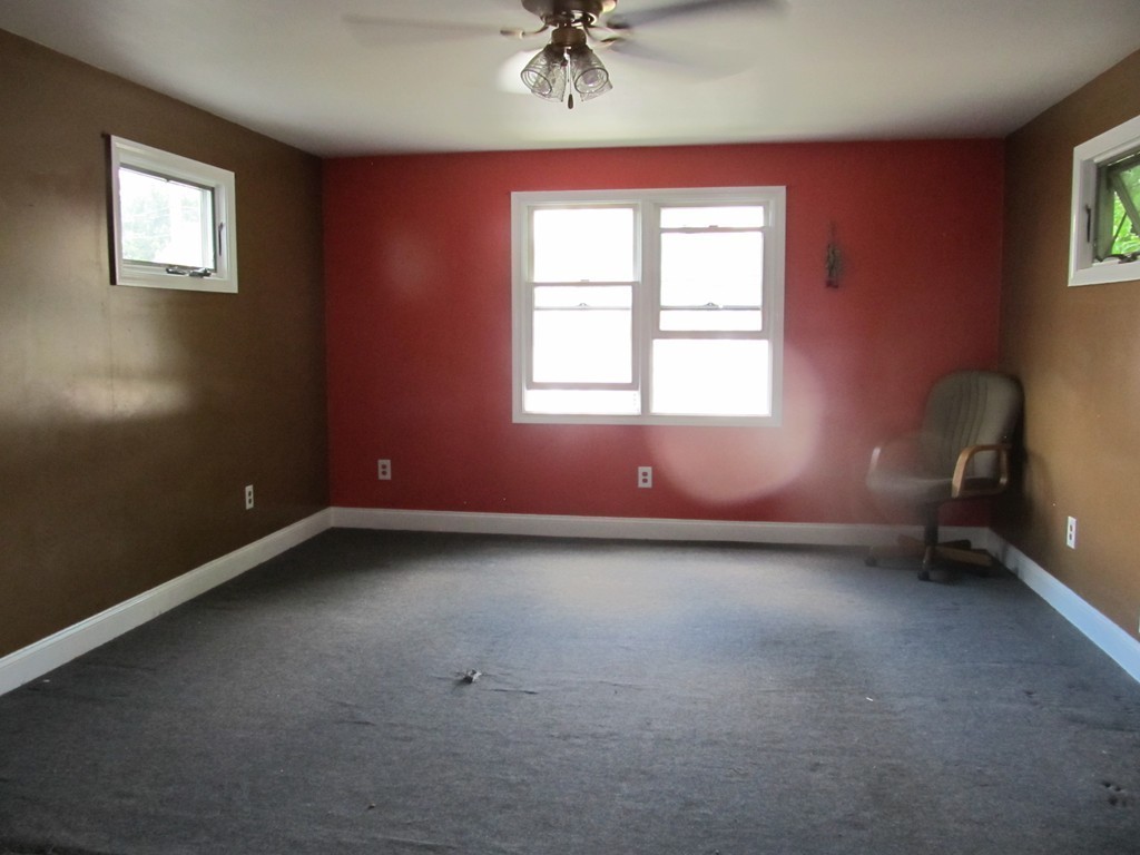 59 Summit Street Clinton, MA 01510 - Photo 9 of 10 Gallery Image 9