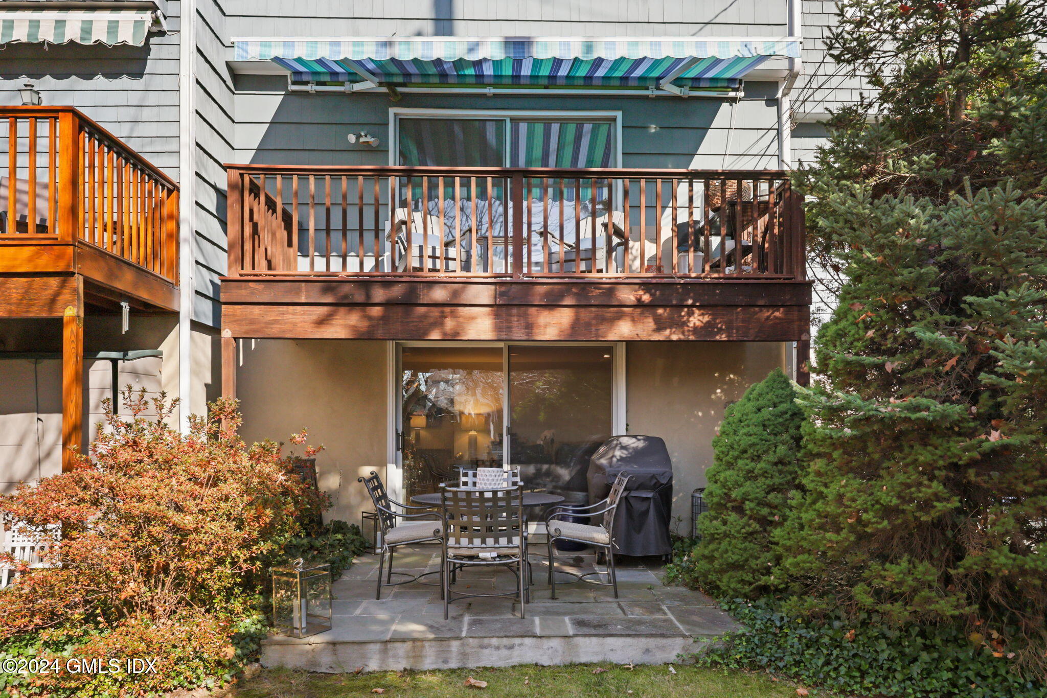 98 Valley Road, Unit 6 Cos Cob, CT 06807 - Photo 12 of 16 a table and chairs in front of building