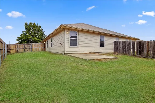 $1,695 | 500 Canvas Court, Crowley, TX 76036