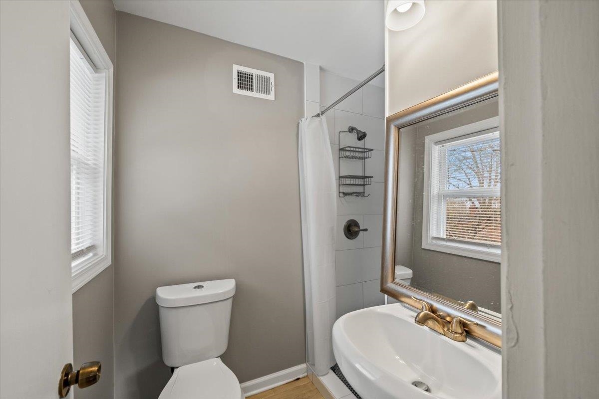 1073 Ivy Road Memphis, TN 38117 - Photo 17 of 33 a bathroom with a sink toilet and shower