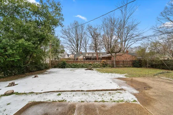 $2,000 | 1073 Ivy Road, Memphis, TN 38117