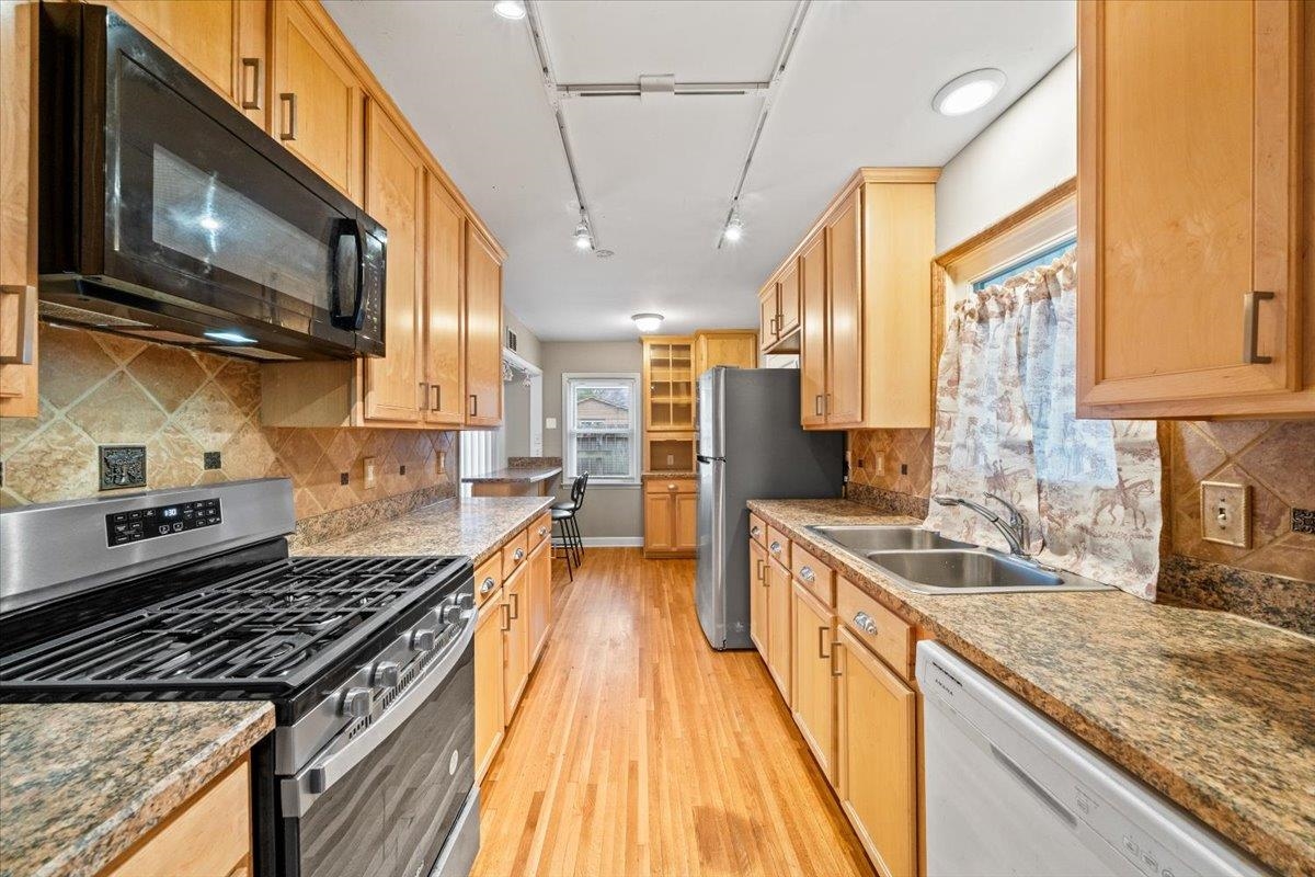 1073 Ivy Road Memphis, TN 38117 - Photo 3 of 33 a kitchen with stainless steel appliances granite countertop a stove a sink and a microwave