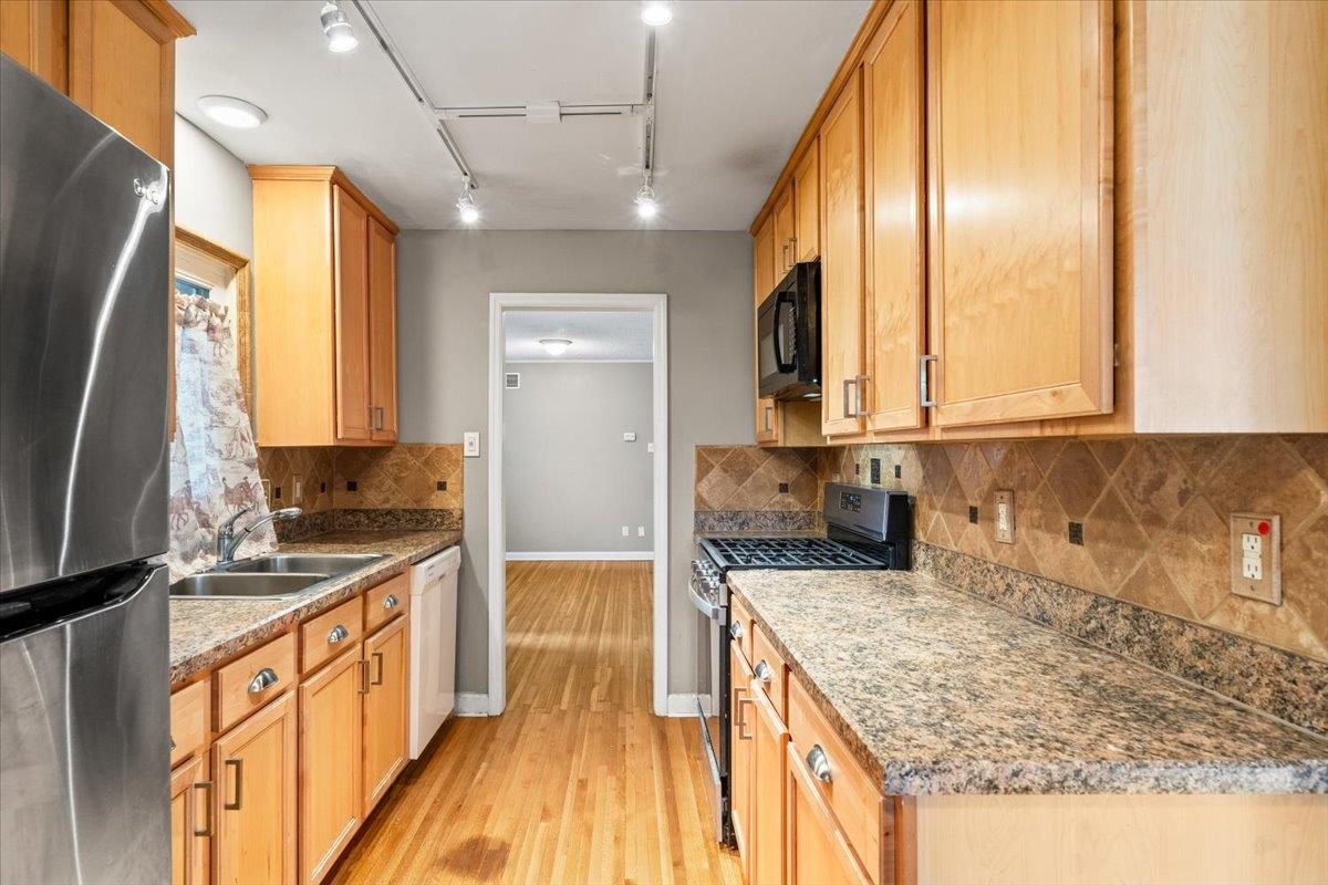 1073 Ivy Road Memphis, TN 38117 - Photo 10 of 33 a kitchen with a sink stove top oven and cabinets