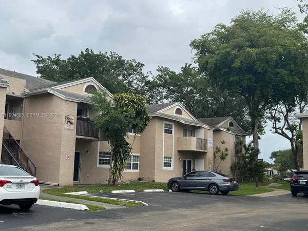 $2,050 | 1761 Northwest 96th Terrace, Unit 3O, Pembroke Pines, FL 33024