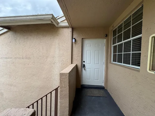 $2,050 | 1761 Northwest 96th Terrace, Unit 3O, Pembroke Pines, FL 33024
