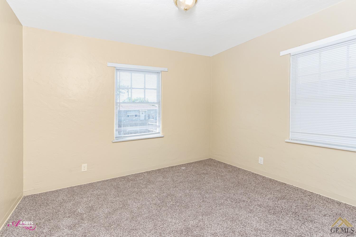 Undisclosed Address Bakersfield, CA 93308 - Photo 23 of 37 an empty room with windows