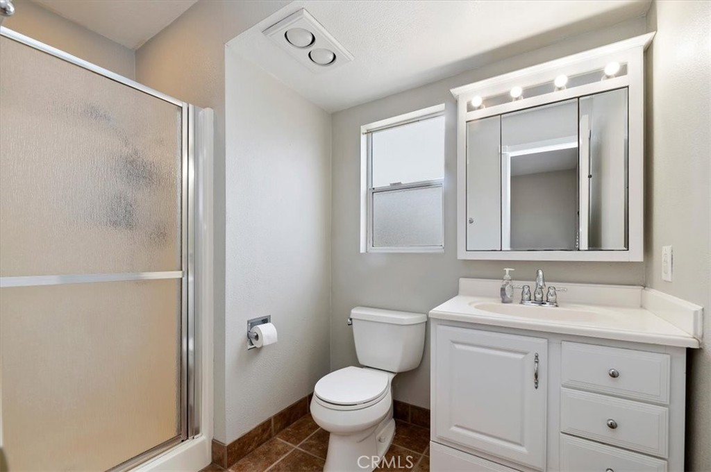 16420 Rocky Glen Road Perris, CA 92570 - Photo 65 of 74 a bathroom with a toilet sink and mirror
