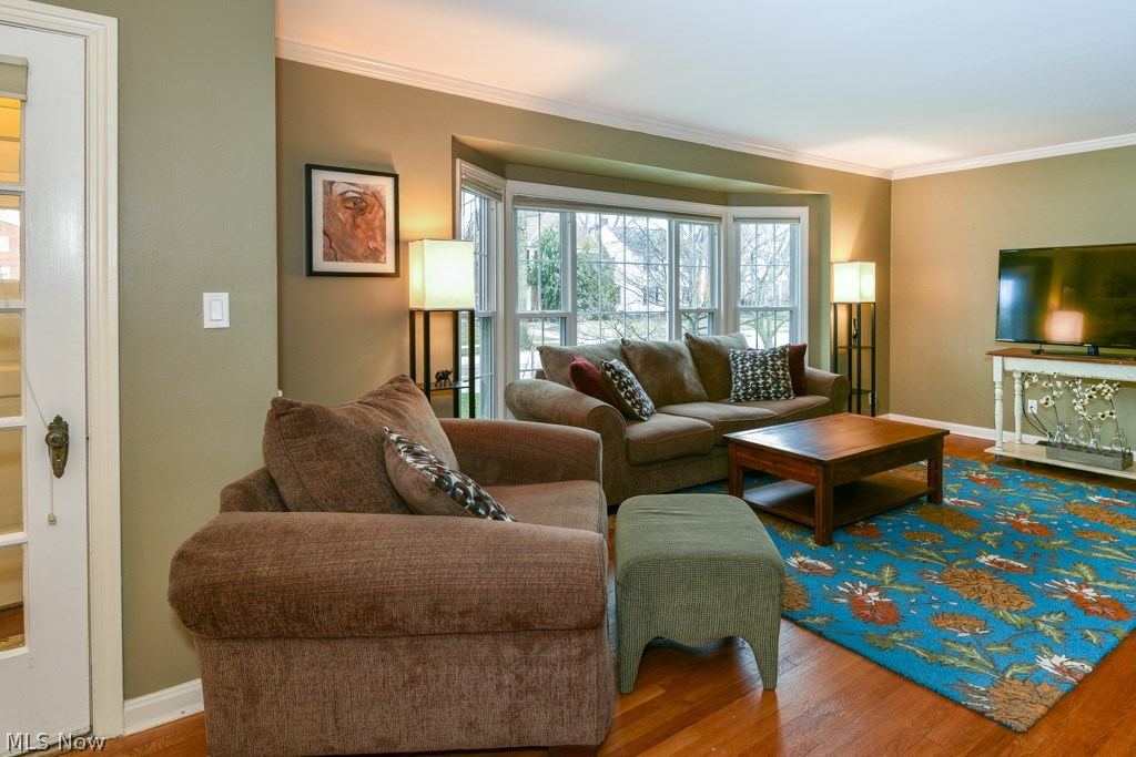 2404 Saybrook Road Cleveland, OH 44118 - Photo 3 of 28