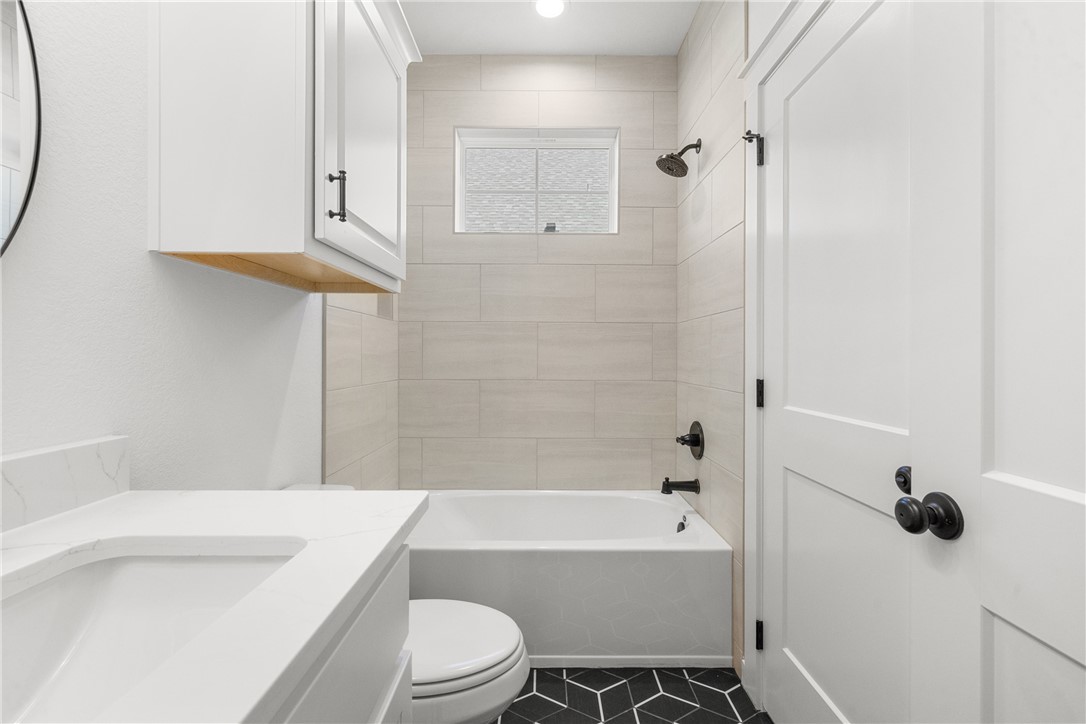 5034 Toscana Loop Bryan, TX 77802 - Photo 15 of 41 a bathroom with a toilet a sink and bathtub