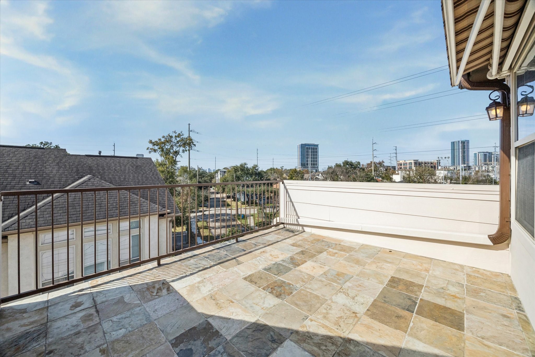 1545 Haddon Street Houston, TX 77006 - Photo 13 of 30 a view of terrace