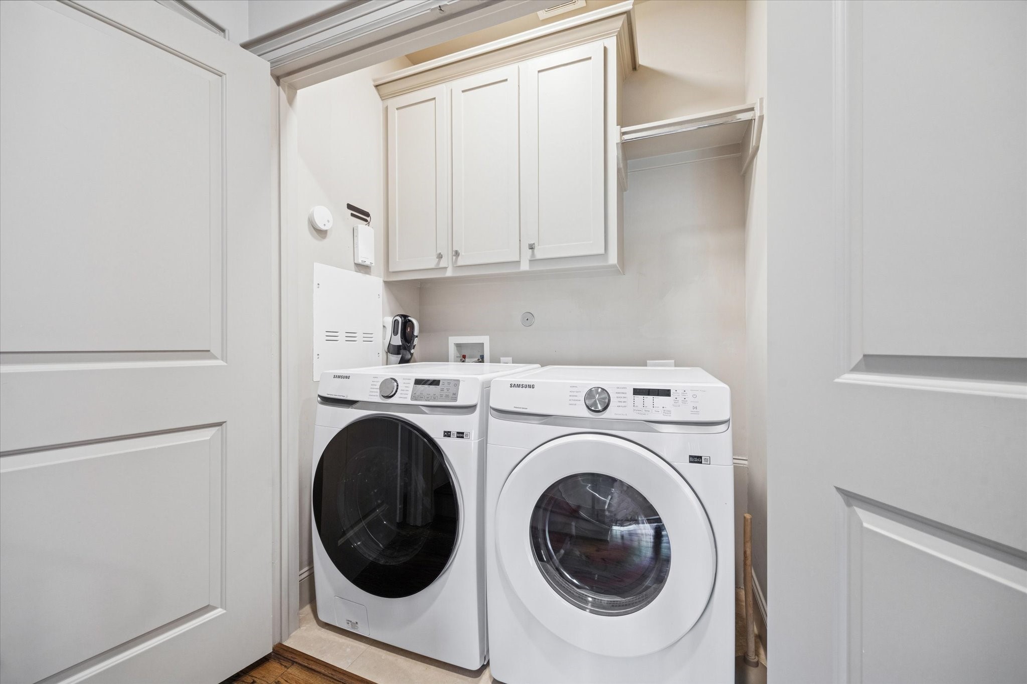 1545 Haddon Street Houston, TX 77006 - Photo 22 of 30 a utility room with dryer and washer