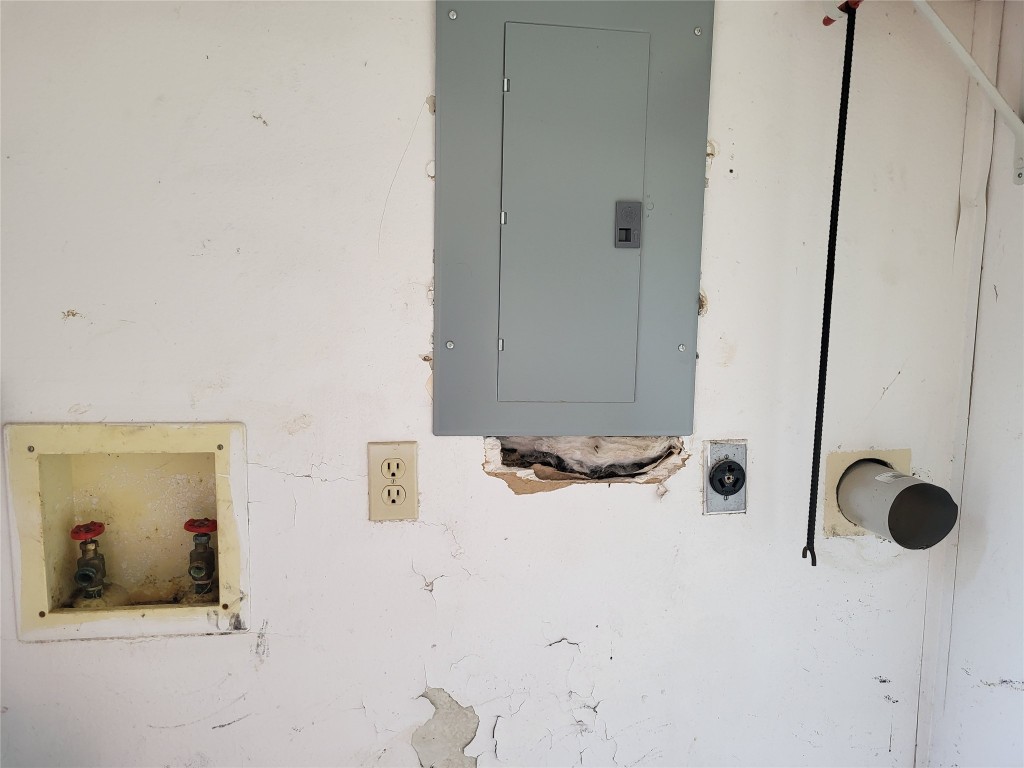 121 Harbour Lane Coldspring, TX 77331 - Photo 24 of 30 a bathroom with a shower